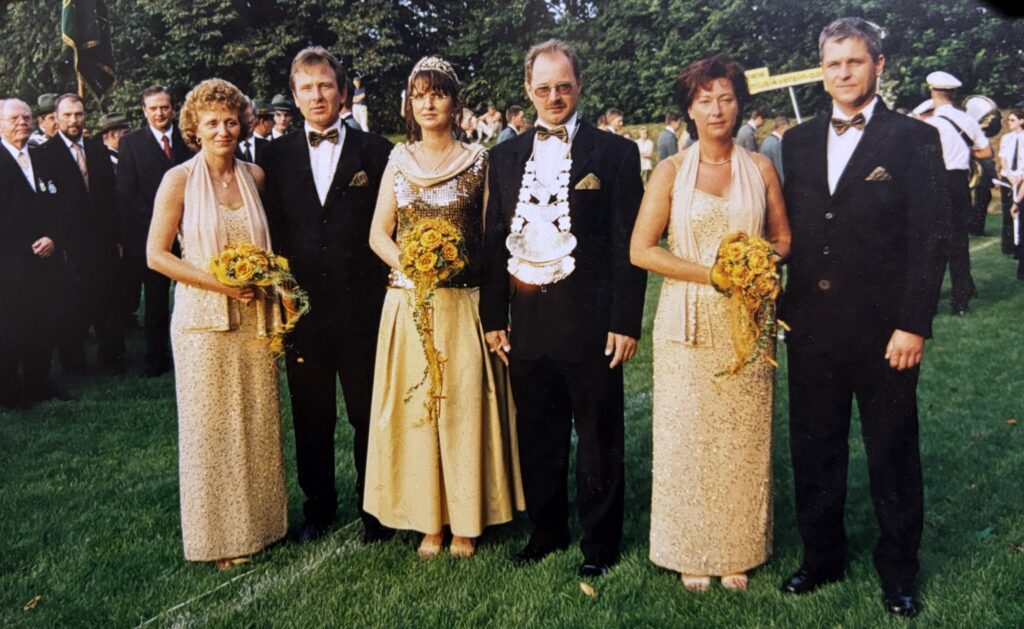 Thron 2002