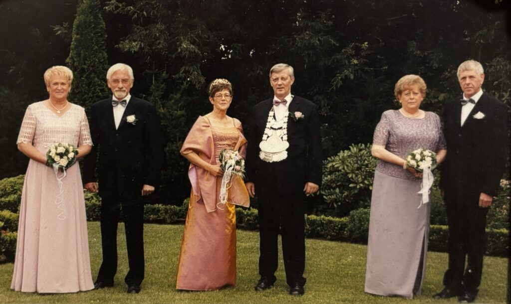 Thron 2003