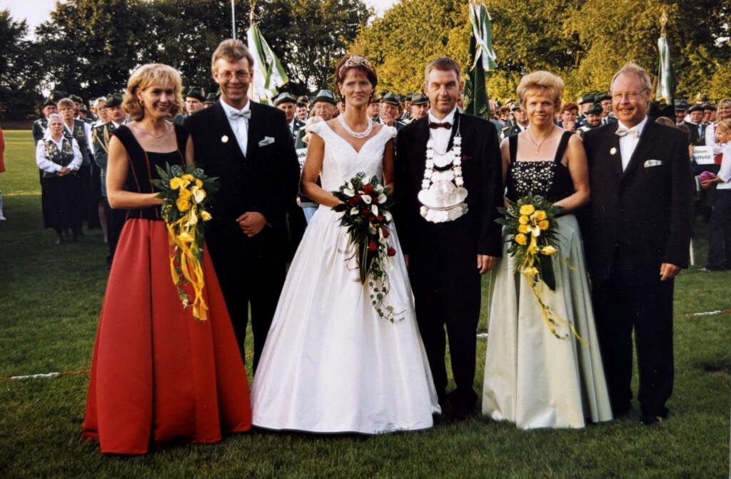 Thron 2001