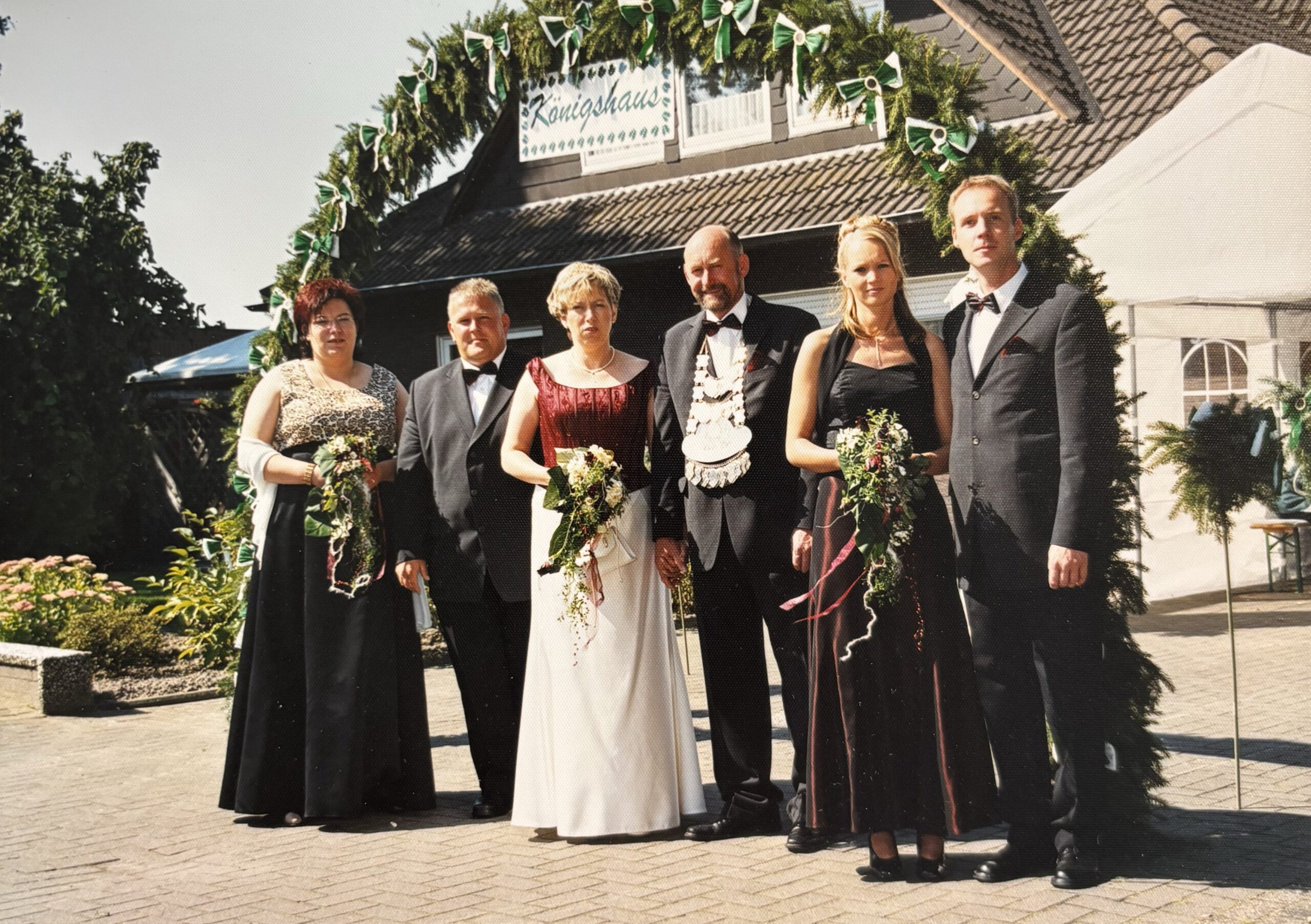Thron 2004