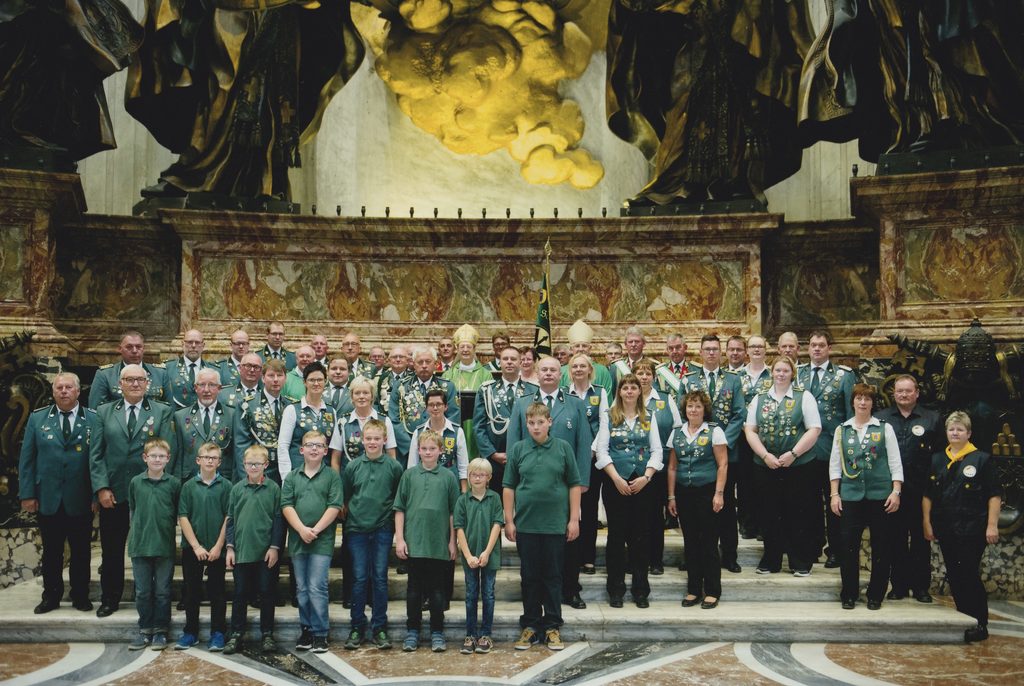 Die Abordnung der Schützengilde Garrel im Petersdom 2016