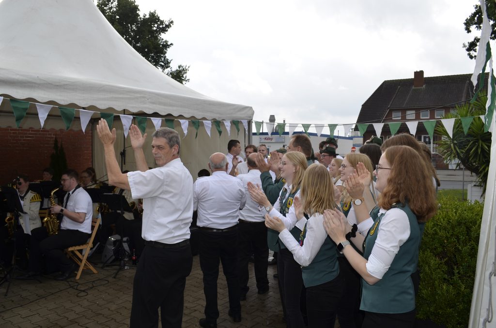 Stimmung bei der Corona-Schützenfestfete 2021